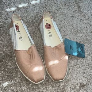 Toms